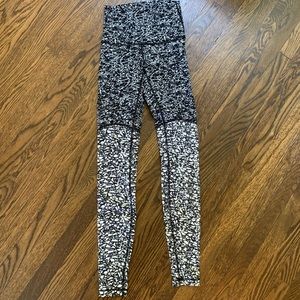 Lululemon Size 4 Luxtreme High Rise Tights